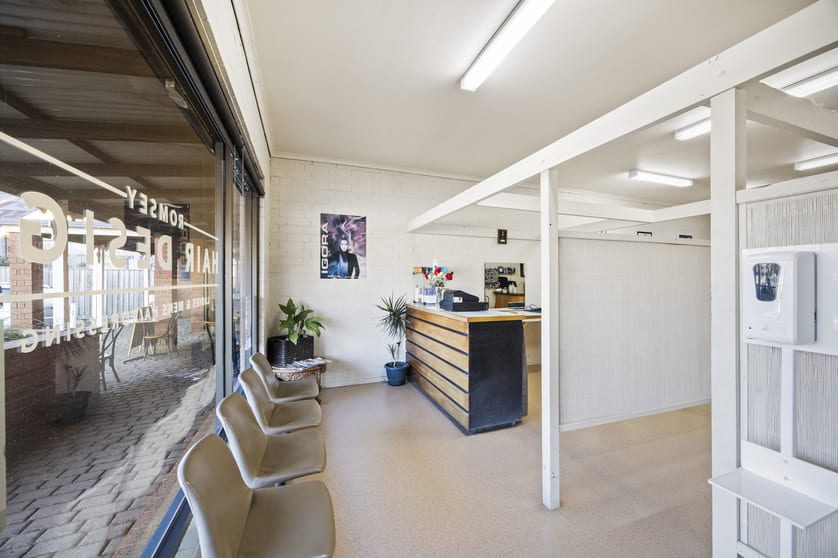 Click to view all images 5/112 Main Street Romsey VIC 3434 - Image 2