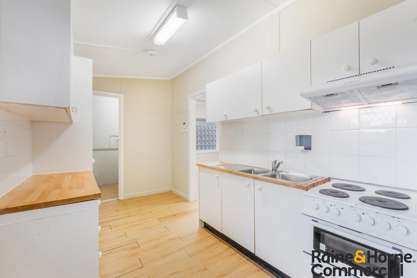Click to view all images 23 Warby Street Campbelltown NSW 2560 - Image 3