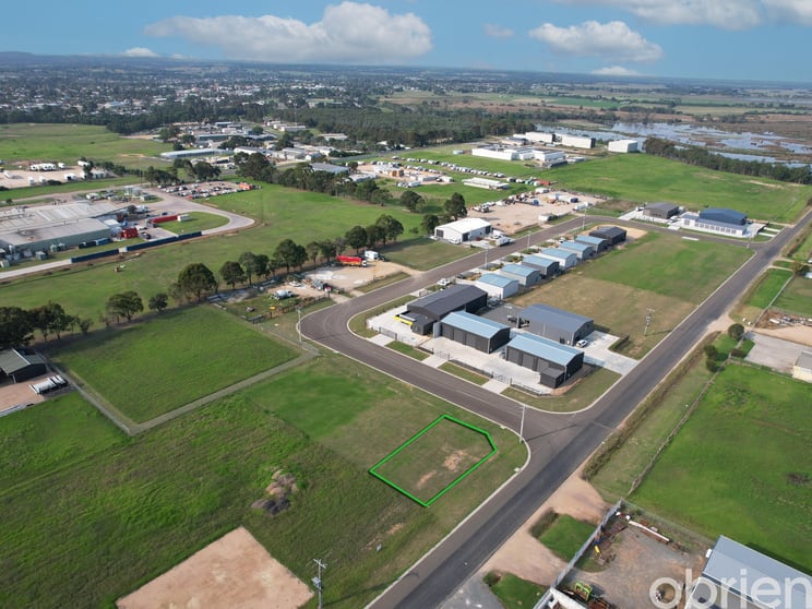 Click to view all images 1/3 Jackson Crescent Bairnsdale VIC 3875 - Image 1