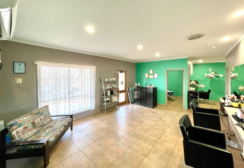 Click to view all images 53 Ballantyne Street Wudinna SA 5652 - Image 2