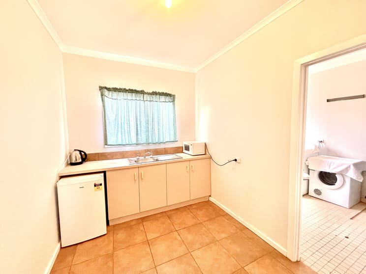 Click to view all images 53 Ballantyne Street Wudinna SA 5652 - Image 3