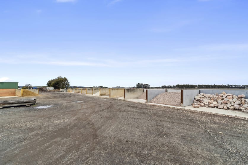 Click to view all images 75 Rossmoyne Road Colac West VIC 3250 - Image 3