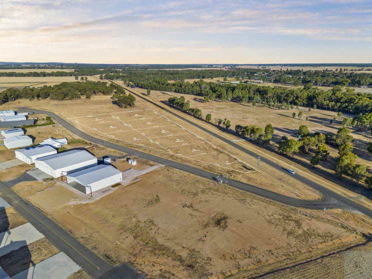 Click to view all images 50 Wirraway Court Tocumwal NSW 2714 - Image 3