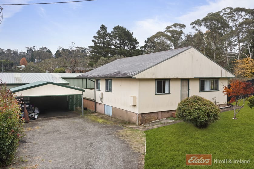 Click to view all images 64 Govett Street Katoomba NSW 2780 - Image 3