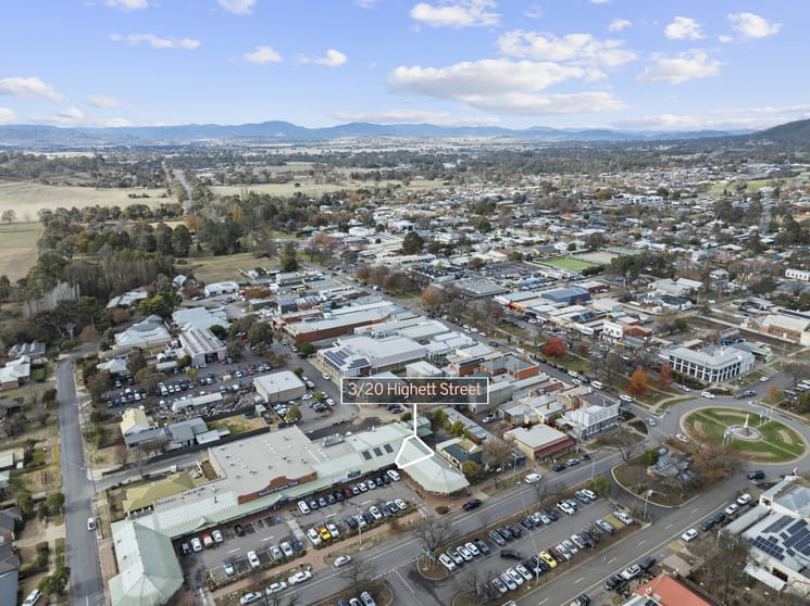 Click to view all images 3/20 Highett Street Mansfield VIC 3722 - Image 3