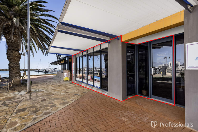 2/11 Wiebbe Hayes Lane Geraldton WA 6530 - Image 1
