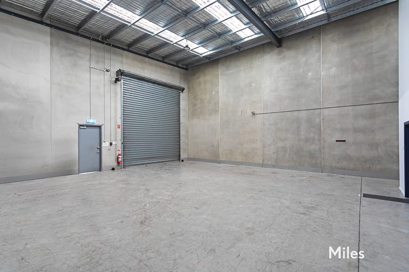Click to view all images 7 Scholar Drive Bundoora VIC 3083 - Image 2