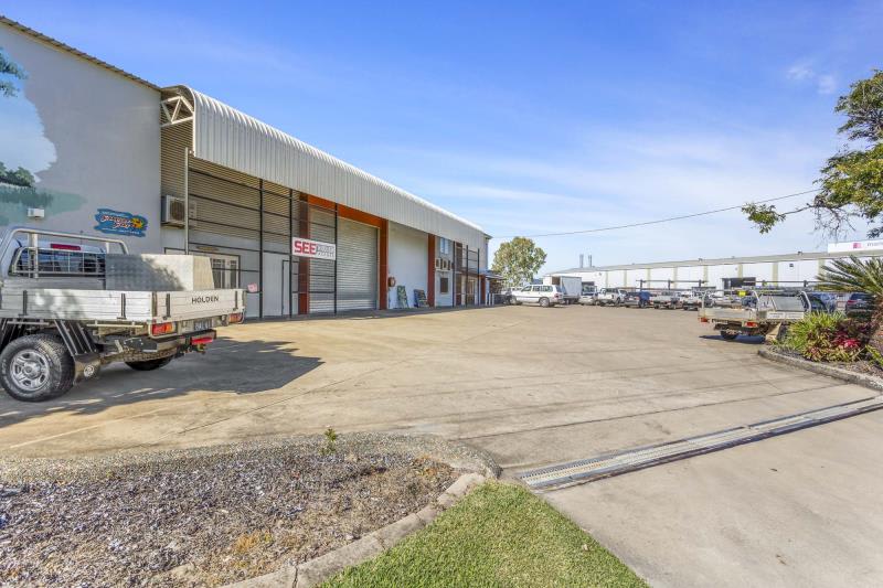 Click to view all images WHOLE OF PROPERTY/90 - 92 Hollingsworth Street Kawana QLD 4701 - Image 3