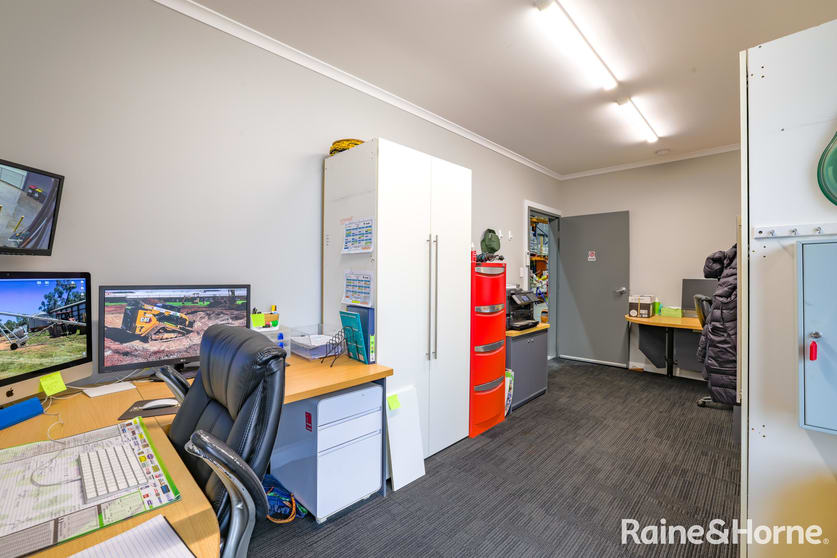 4/32 Corporation Avenue Robin Hill NSW 2795 - Image 2
