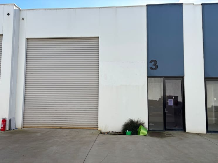 Click to view all images 3/21-23 Futures Road Cranbourne West VIC 3977 - Image 1