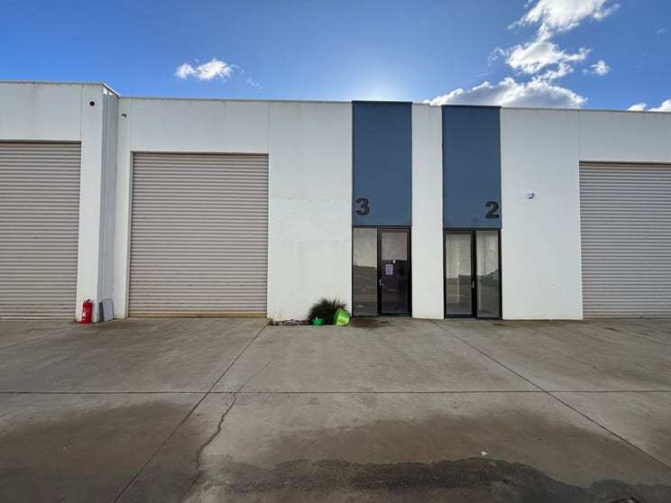 Click to view all images 3/21-23 Futures Road Cranbourne West VIC 3977 - Image 2