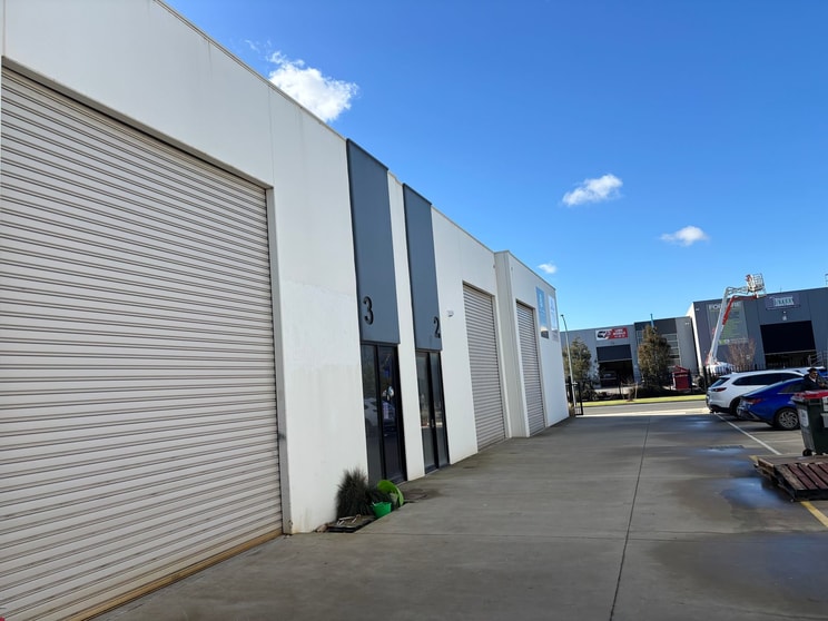 Click to view all images 3/21-23 Futures Road Cranbourne West VIC 3977 - Image 3