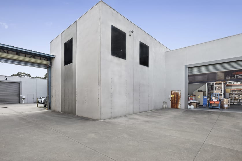 Click to view all images 7/2 Fiveways Boulevarde Keysborough VIC 3173 - Image 3