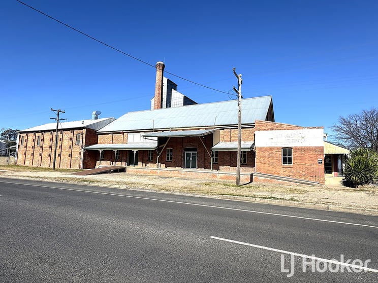 Click to view all images 2 Ring Street Inverell NSW 2360 - Image 2