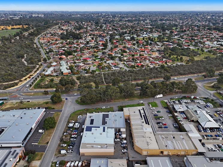 Click to view all images 1/10 Stanford Way Malaga WA 6090 - Image 2