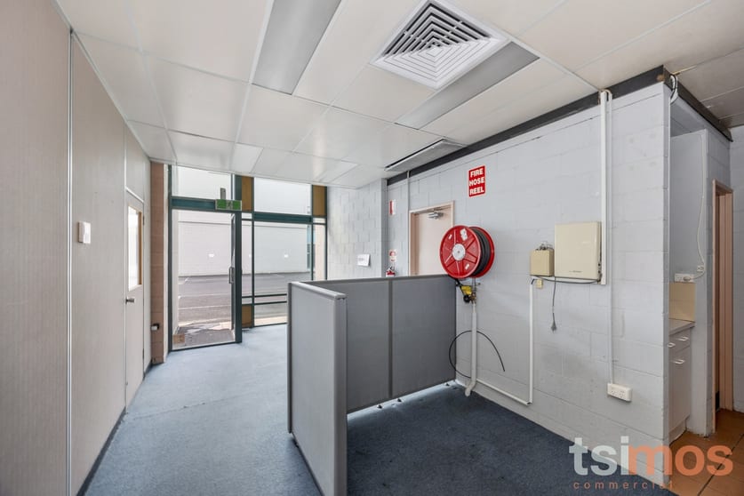Click to view all images 11/477 Warrigal Road Moorabbin VIC 3189 - Image 2