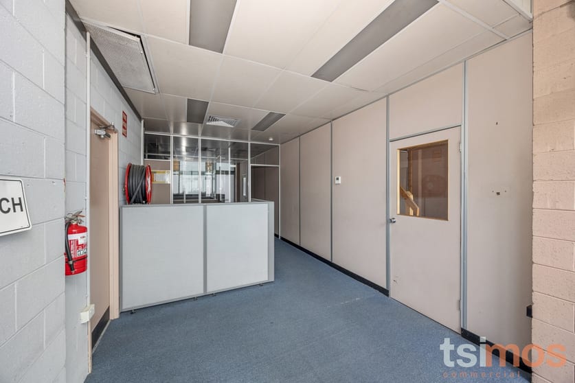 Click to view all images 11/477 Warrigal Road Moorabbin VIC 3189 - Image 3