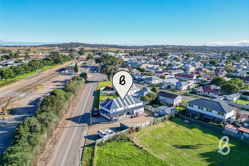 Click to view all images 8 Munro Lane Singleton NSW 2330 - Image 1
