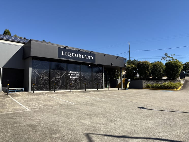 Click to view all images 457 Cavendish Road Coorparoo QLD 4151 - Image 2
