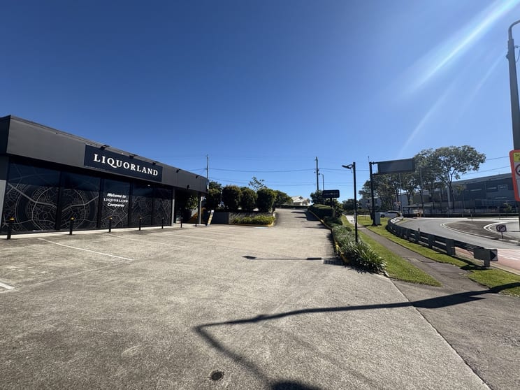 Click to view all images 457 Cavendish Road Coorparoo QLD 4151 - Image 3