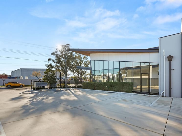 Click to view all images Unit 1/140 Fairbank Rd Clayton South VIC 3169 - Image 3