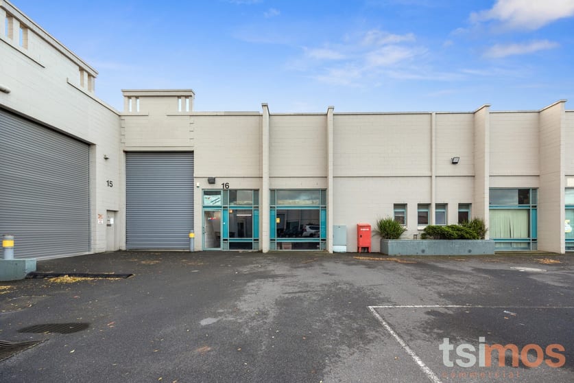 Click to view all images 16/477 Warrigal Road Moorabbin VIC 3189 - Image 1