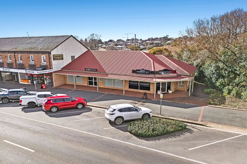 Click to view all images 204-206 Comur Street Yass NSW 2582 - Image 1