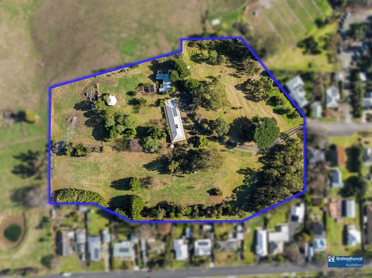 Click to view all images 11 Roy Street Loch VIC 3945 - Image 3