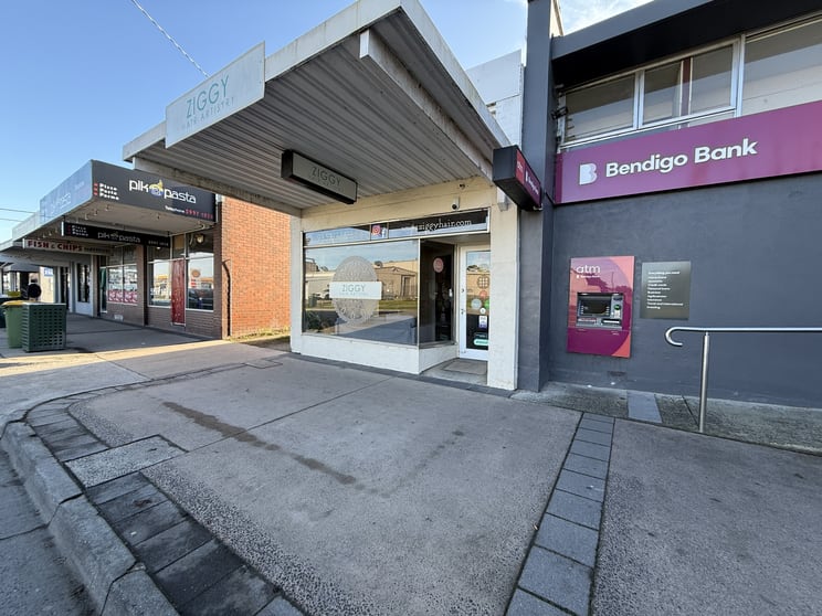 Click to view all images 30 Station Street Koo Wee Rup VIC 3981 - Image 2