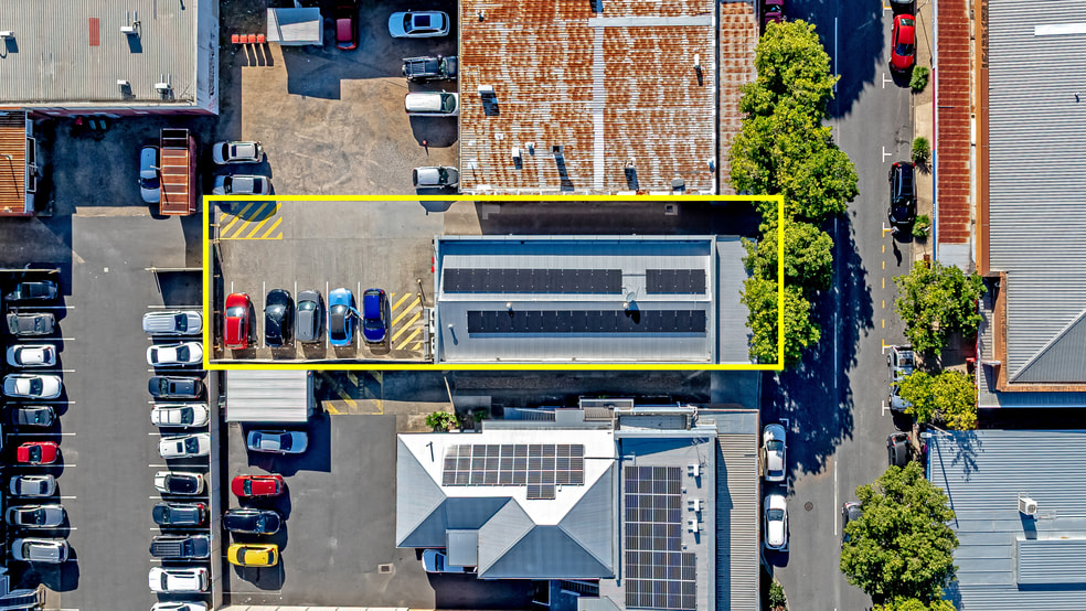 Click to view all images 79 Edith Street Wynnum QLD 4178 - Image 2