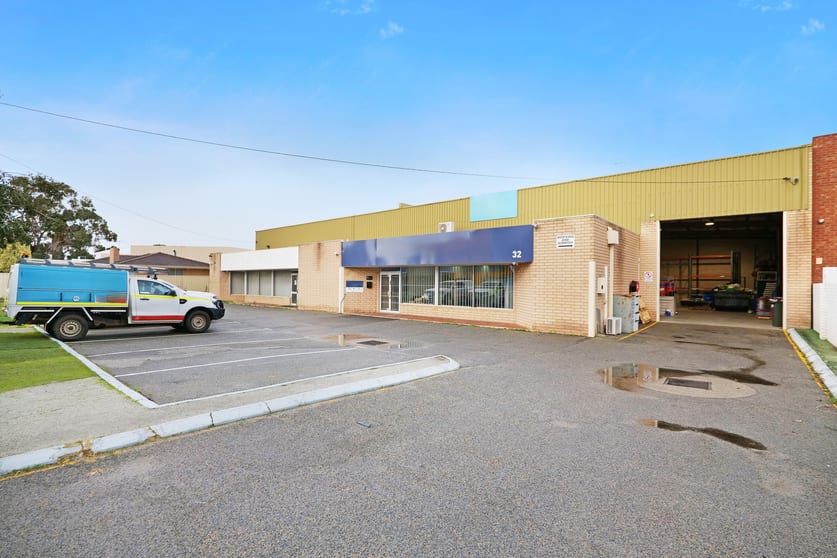 Click to view all images 32 Hargreaves Street Belmont WA 6104 - Image 1