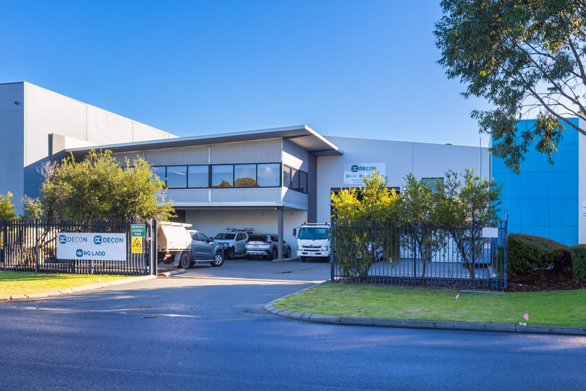 Click to view all images 4 Harris Road Malaga WA 6090 - Image 1