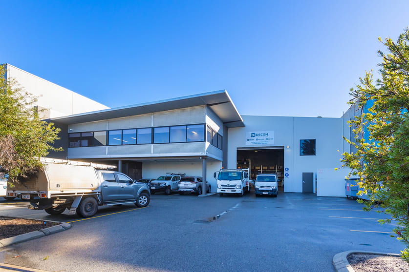 Click to view all images 4 Harris Road Malaga WA 6090 - Image 2