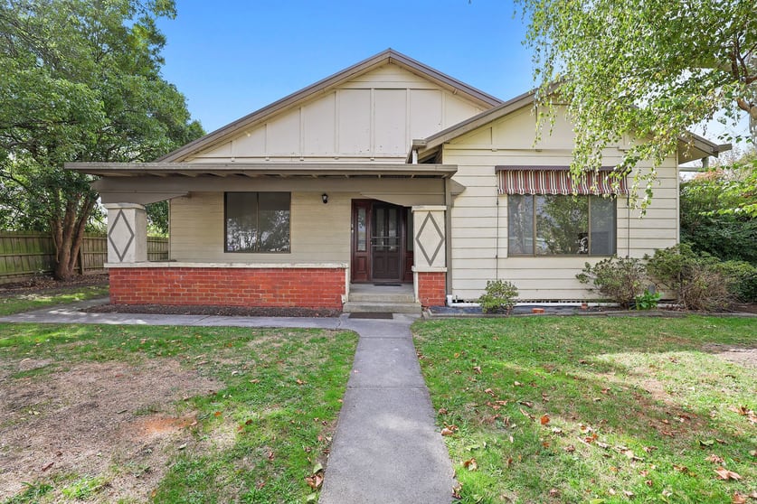 Click to view all images 2 Loch Street Yarragon VIC 3823 - Image 1