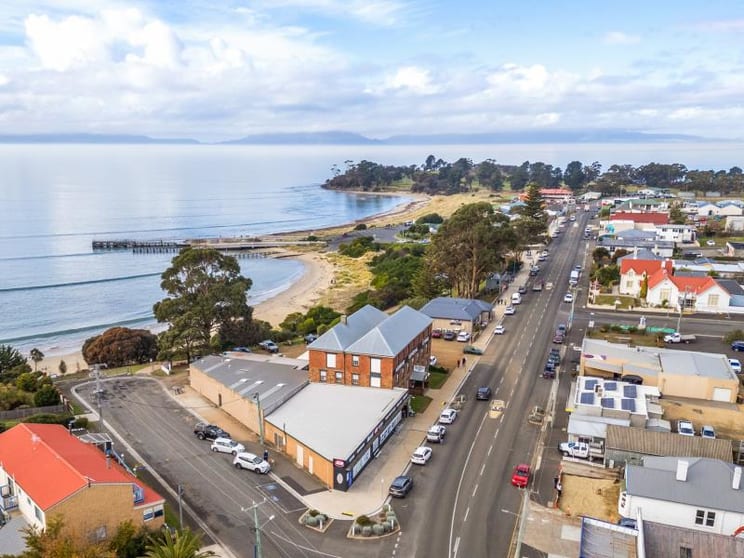 Click to view all images 13-15 Franklin Street Swansea TAS 7190 - Image 2