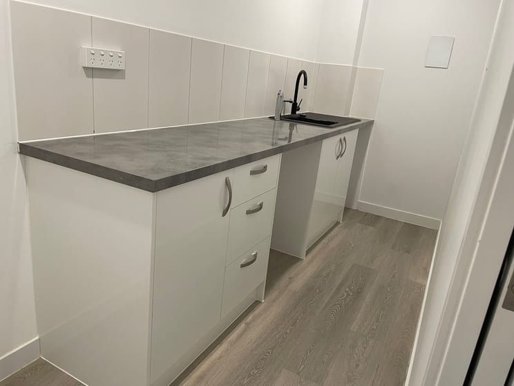 Click to view all images 10/21-25 Lake Street Cairns City QLD 4870 - Image 5