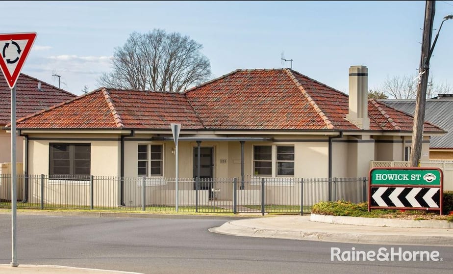Click to view all images 255 Howick Street Bathurst NSW 2795 - Image 1