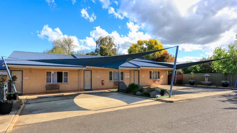 Click to view all images South Tamworth NSW 2340 - Image 2