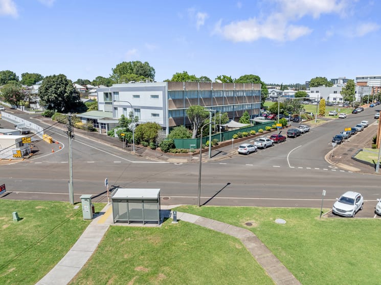 Click to view all images 1-5 Phillip Street & 2 Clopton Street East Toowoomba QLD 4350 - Image 2