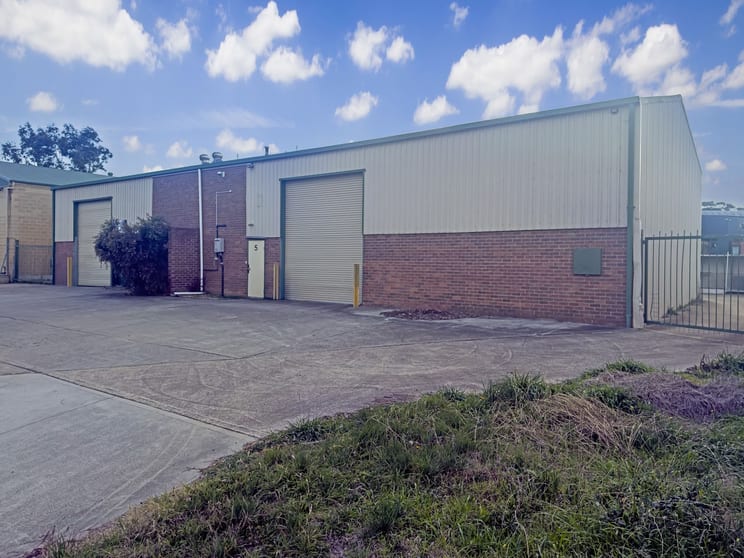 Click to view all images 5-7 Vale Road South Bathurst NSW 2795 - Image 2
