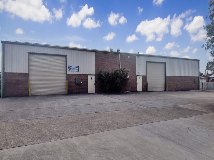 Click to view all images 5-7 Vale Road South Bathurst NSW 2795 - Image 3