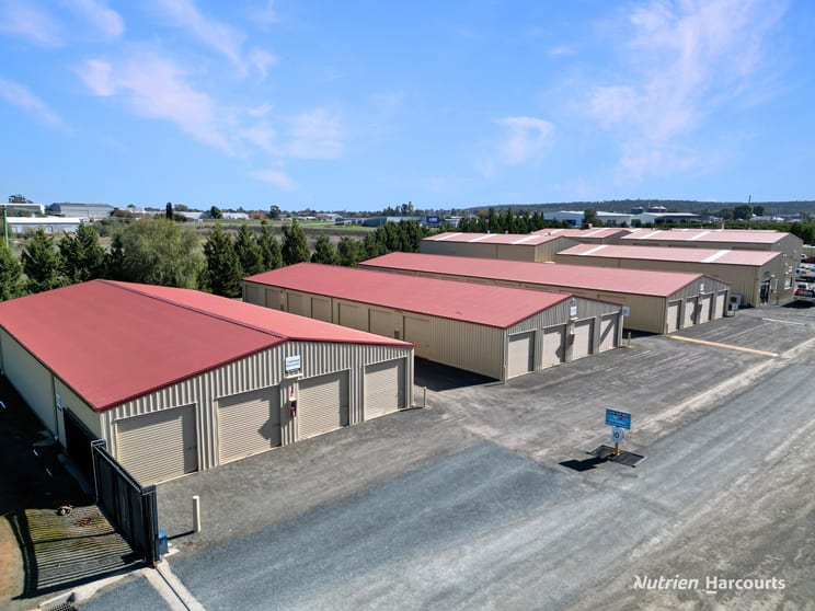 Click to view all images Unit B/70 Oakes Road Griffith NSW 2680 - Image 3