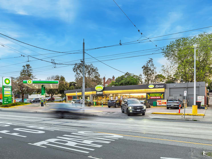 Click to view all images 566 Hawthorn Road Caulfield South VIC 3162 - Image 2