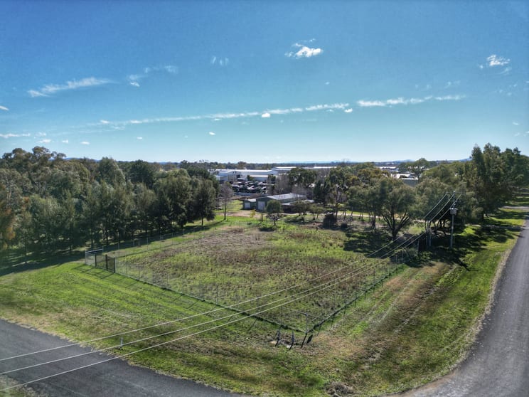 Click to view all images 35 Fishburn Street Cowra NSW 2794 - Image 2