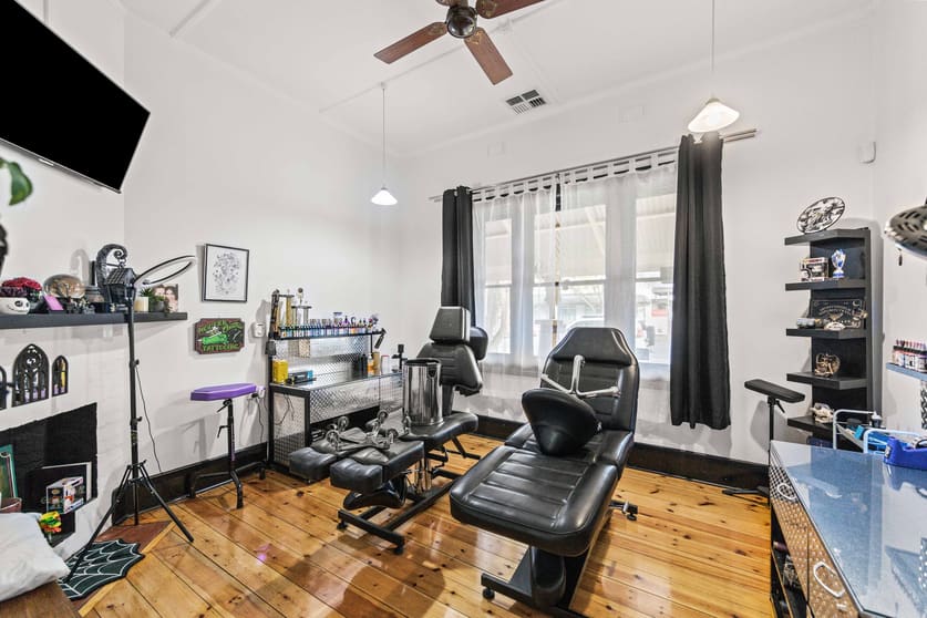 Click to view all images 52 Murray Street Nuriootpa SA 5355 - Image 2