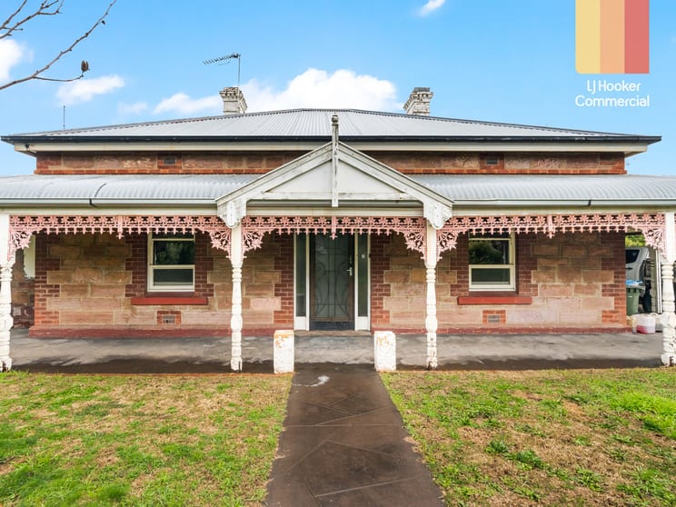 Click to view all images 2 Pridmore Terrace Mount Barker SA 5251 - Image 2