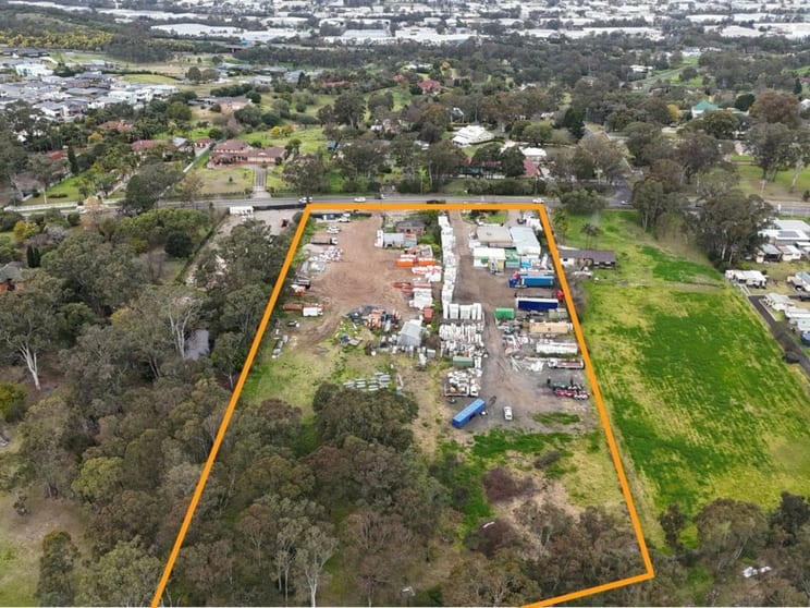 Click to view all images 479 Campbelltown Road Denham Court NSW 2565 - Image 3