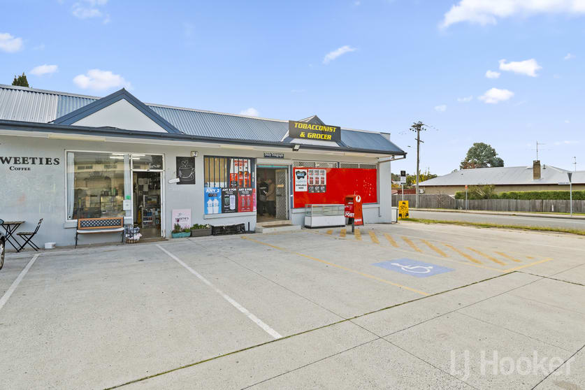 Click to view all images 45 Donald Road Karabar NSW 2620 - Image 2