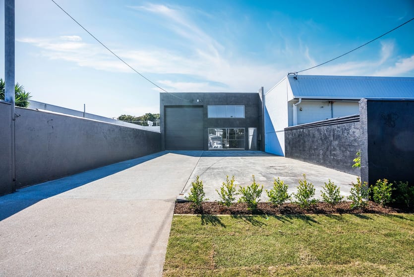Click to view all images 6 Hillcrest Parade Miami QLD 4220 - Image 1