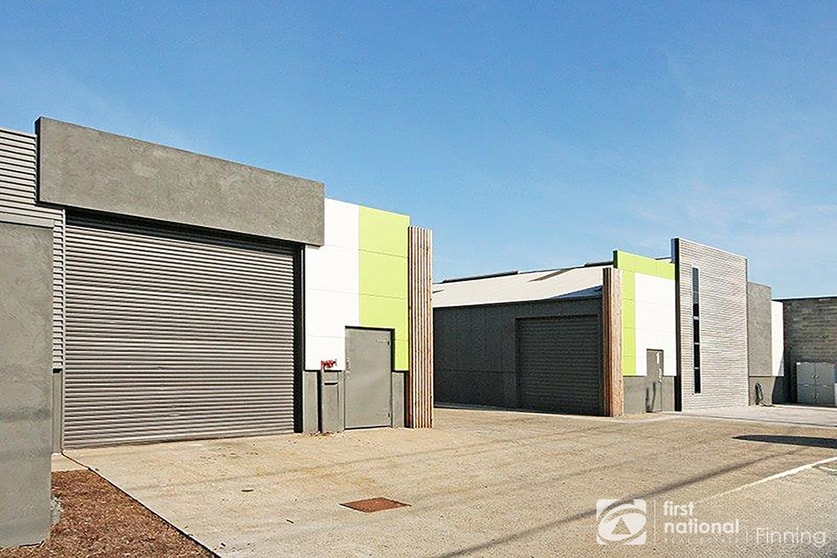 Click to view all images 3/81 Miles Grove Seaford VIC 3198 - Image 2